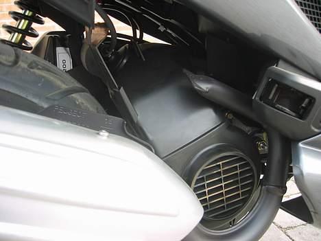 Peugeot Speedfight 2 TOTAL SKADET billede 4