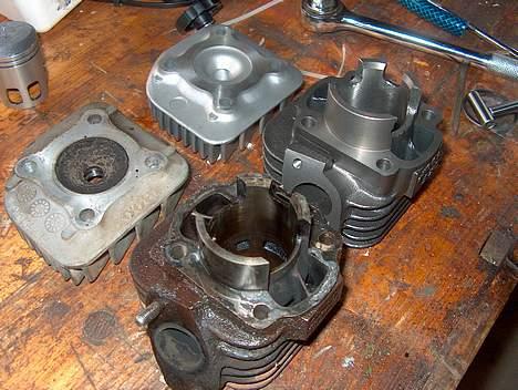 PGO HOT 50 - ja, det så mit gamle cylinder til venstre, og mit nye til højre...:D billede 8