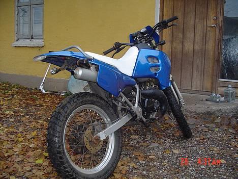 Suzuki RMX [ SOLGT ] - Tættere på den lækre farve. Læg mærke til den fede effekt.  billede 3