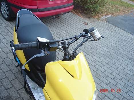 Yamaha Jog r #ATHENA Mini Racer# - Under ombygning... Læg mærke til bremseholderne ikk fylder meget... billede 5