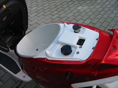 Aprilia rally  - sædekassen billede 11