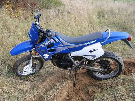 Suzuki Smx projekt FØR. - ´smx før med pæne std skjolde.. de er bevaret og sat over på rmx.. billede 8