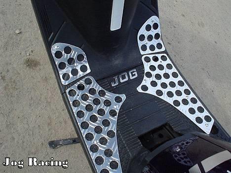 Yamaha Jog FS solgt - sonic fodplader tilpasset jog,  + JOG med chrome bogstaver billede 6