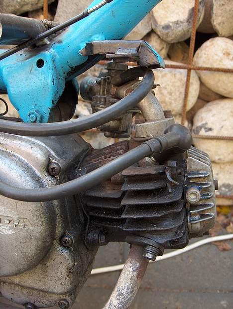 Honda Amigo U-sidevogn - ikke noget luft filter... vi havde et power luft filter på indtil et eller andet røvhuld stjal det.. billede 5