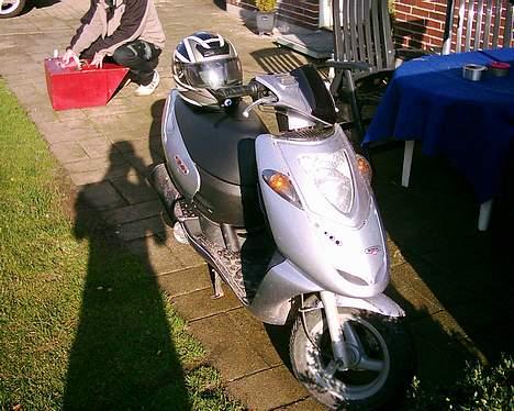 Aprilia sonic - næsten li fået en og sat grisetrynde på billede 4