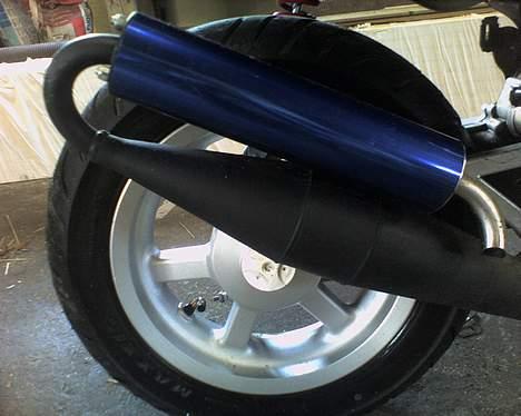 CPI Oliver city - malet knæk... da det skal passe til temaet. sort og hvid... og lidt blåt og blåt neon kommer!!!!! billede 7