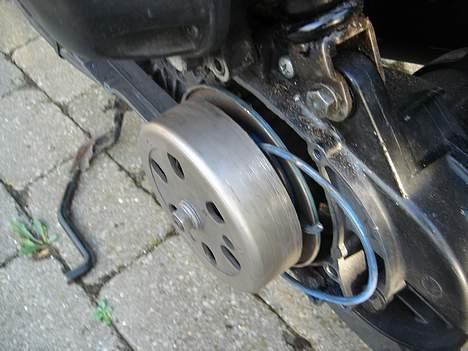 Suzuki Estilete [SOLGT] - Jaah det går vildt for sig ;D Den har kværnet 2 fjedre efterhånden billede 2