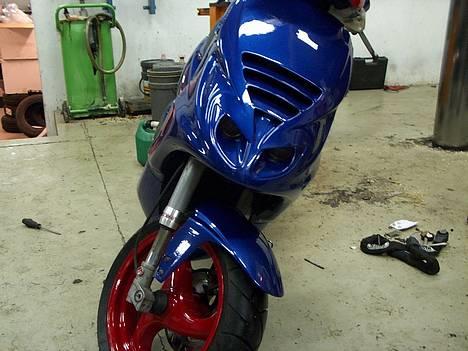 Piaggio NRG mc3 - spartlet alle hulderne ud i skjoldet her. .:) så der er special ophæng.:P billede 4