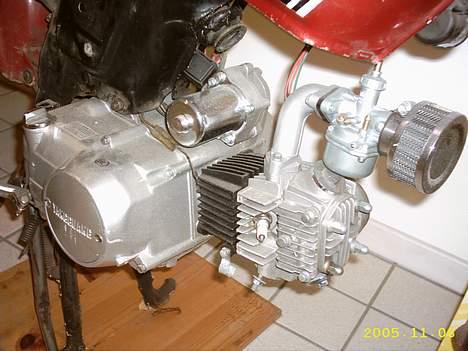 Honda CD50 *Honney* - YAMGUANG! Drivkraften =) Den er lidt beskidt.. billede 1