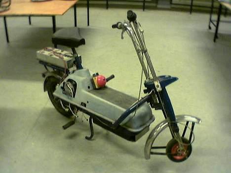 Solo-Electra   - Forhjulet skal skiftes ;-). Sku låne det til en anden, jeg kørte på en dag :-P (Taget med min mobil (Nokia 7650) billede 2