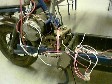 Solo-Electra   - Igang med at få lavet print til styreboksen da det gamle hjemmefuske der sad på ikke funkede... (Taget med min mobil (Nokia 7650) billede 9