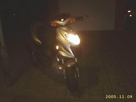 Suzuki Katana - Ved godt billederne er mørker men der kommer flere imorgen! :-) Stem hende ind! billede 3