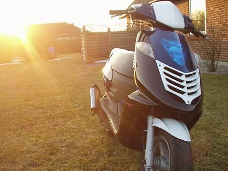 Aprilia Sonic (byttet) - Med lidt sol... årh kom sommer kom sommer :P billede 2