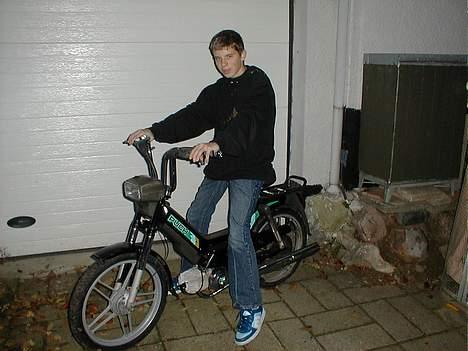 Puch P1 inden projektet solgt - Det er mig på min knallert.:D gammelt billede der vat mit TT styr ikke engang sat på! billede 5