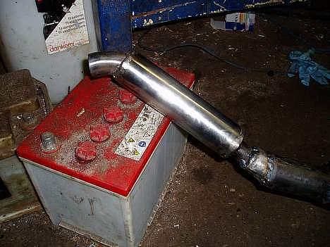Yamaha Fs1 4gears(solgt) - mig og min homie kan sgu finde ud af at lave en Fed potte til en udst ;P hehe eller noget... men den er helt chrom eller var vi har polert den en gang med autosol ;) BLING BLING billede 15