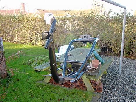 Honda sfx (projekt) - det kan også holde til stenslag (alt i alt det beste du kan bruge til at male stel med) efter min mening billede 15