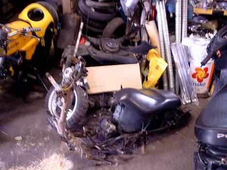 PGO PMX (Stylingsprojekt) - Lige læsset den af Cometen og Peugeot SCen ;-) (10 minutter efter vi 2 var kørt forbi Politiet på 2½ scooter :-P) billede 9