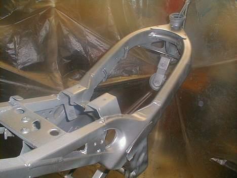 Suzuki strett.solgt.gad ikk mer  - dengang den var blevet nymalet.. ;) sølv gra .. med klar lak.. det ser faktisk ikk helt dårlig ud billede 1