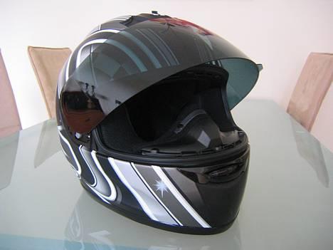 Yamaha TZR - HJC "Catch Me".....fed hjelm som også passer godt til kværnen. billede 10