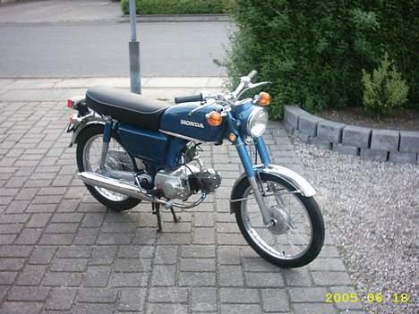 Honda CD50 *Honney* - min gamle honda, den er solgt nu.. den var fandme flot og iorden...Dk´s flotteste 2004 :-) billede 5