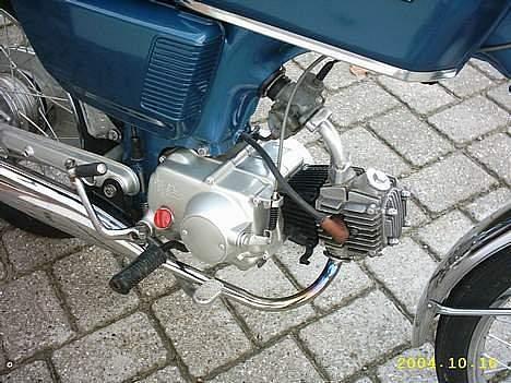 Honda CD50 *Honney* - og min gamle honda´s drivkraft, den kunne yde :D hehe den lød satme godt uden fløjte :-) billede 6