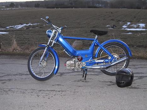 Puch Maxi - EOR-custom SOLGT - det er en blå perlemor lakering, selvom blitzen gør farven "metallic"... billede 1