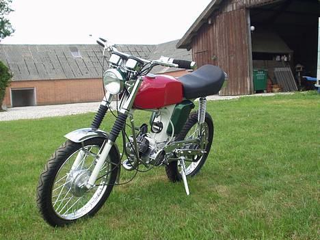 Yamaha 4 gear K1 - Midledtidlig tank, men skjolde og forlygte har den rigtige farve,. billede 3