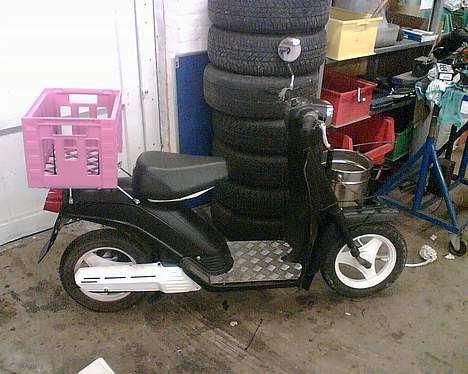 Yamaha Passola Alko Knallert - Den lyserøde kasse er da lidt for fed billede 2