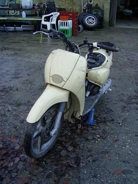 Aprilia Scarabeo "hugget op" - KN Customs presents: THE SNESCOOTER :-D billede 1