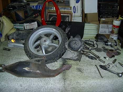 Aprilia SR50 WWW (AC & SD) - Så er det bare ud efter lejer, stempel og andre småting til den også få den samlet imorgen :-D billede 7