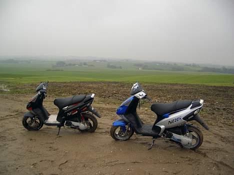 Piaggio NRG MC3 (SOLGT) - Min og Jacob´s (*Jørgensen*) NRG´er.. Meget gammelt billede.. Tjek Jacobs profil for at se nye, af begge NRG´er!! billede 10