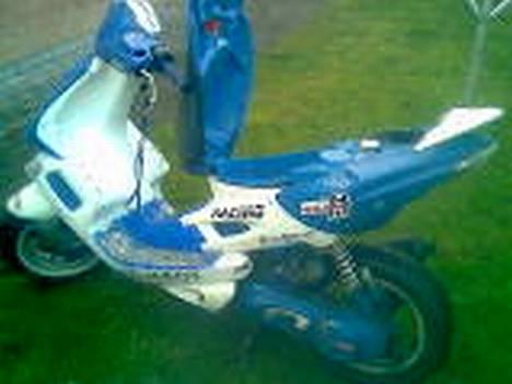 Peugeot ( SOLGT )  - sorry bileldet er sløret men det sendt til arto og såå hentede jeg det her til såå derfor men det er det Nyeste  BILELDE AF MIN SCOOTER PÅ EN TRAILER MEN DER KOMMER FLERE NYE MED TIDEN billede 5