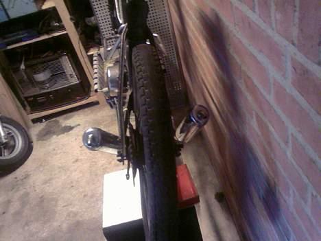 Puch maxi k (Solgt) - set bag fra!.. det ser ud som om udstødningen er skævt!.. men hvem bliver ik det efter alt det røg:D billede 5