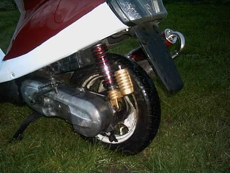 Yamaha Jog as Stjålet dusør give - min røde gas støddæmper som passer til skjoldene billede 6