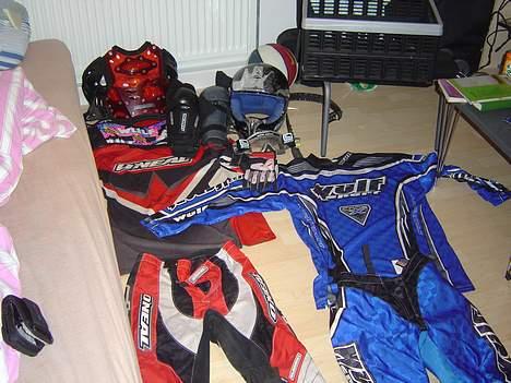 Yamaha yz 85 ccm SOLGT :'( - Tøjet :) Glemte bare at få jopa trøjen med (L) billede 8