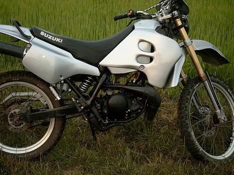 Suzuki RMX (SOLGT) - i sommers en måned efter jeg havde fået den :) billede 1