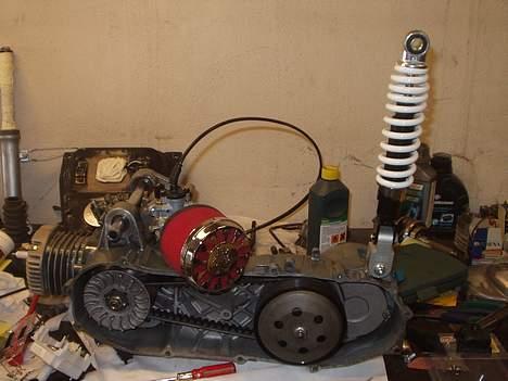 PGO Hot 50 *Projekt mega HOT* - Da motoren li var blevet samlet færdig..;D *host*- og så lidt rod.. hehe billede 8