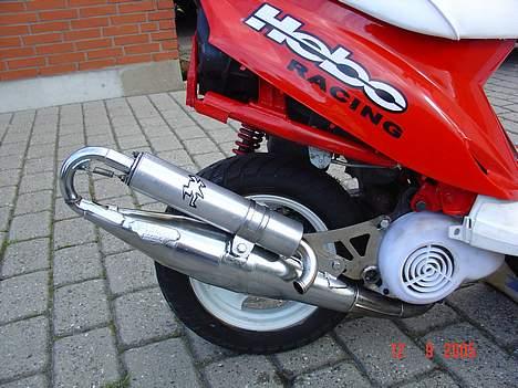 Yamaha Jog AS "Rødhætte" - Yasuni´en og autolakerede stel kan oss ses lidt :P billede 4