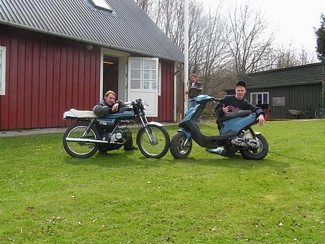 PGO Hot 50 solgt i 2006 - min scooter og per´s knallert 2 gear ! :D min køre 117 km/t og hans 62 km/t billede 1