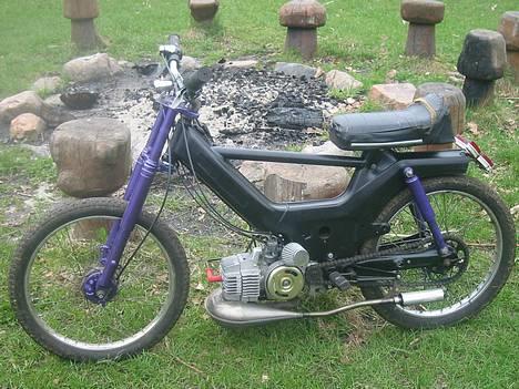 Puch maxi 2-gear - På den lokale dranker plads heeh ( Futten )  billede 1