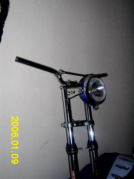 Puch Maxi K -: BlaCk WiDdoW :- - så kom det nye styr på :D men skal have firkantet med noget custom på istedet det er mere racer ;) billede 17