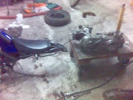 Suzuki Street Pussy SOLGT - lidt af street´en og en bette motor billede 11