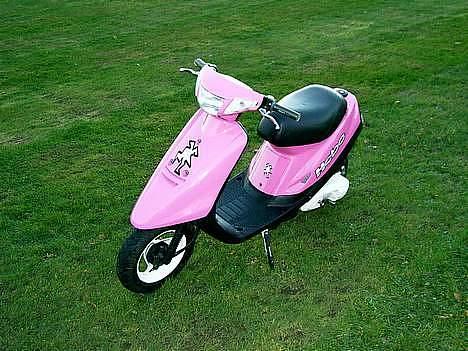 Yamaha Jog(solgt) - den er fed efter min meningen ;D men glæder mig til at jeg får hvide inderskjolde :D billede 7