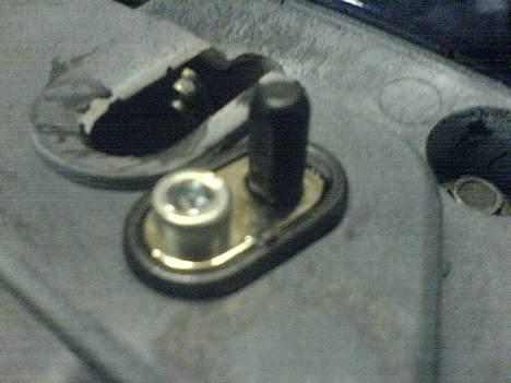 Yamaha Jog R byttet - kontakt der slukker lyset i rummet når man lukker sædet... billede 11