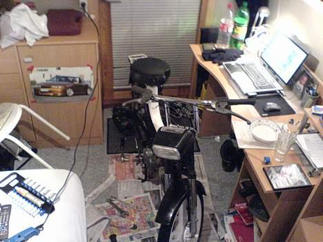 Puch P1 SOLGT!  - Det var for koldt til at lave noget udenfor,,, så må den jo ind i hytten (værelset) billede 9