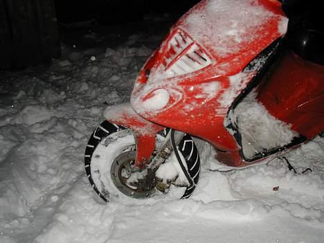 Piaggio NRG MC3 LC DD - Sådan går det når man leger i sneen.. :P billede 11
