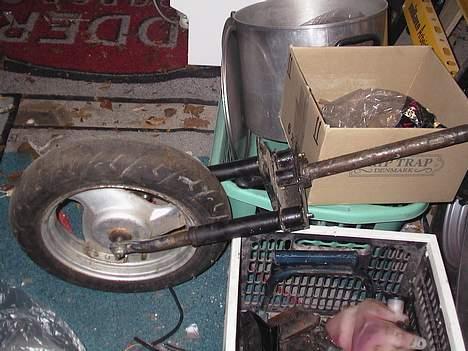 Yamaha Jog FS  - Der medfølger også en extra forgaffel med fælg billede 9