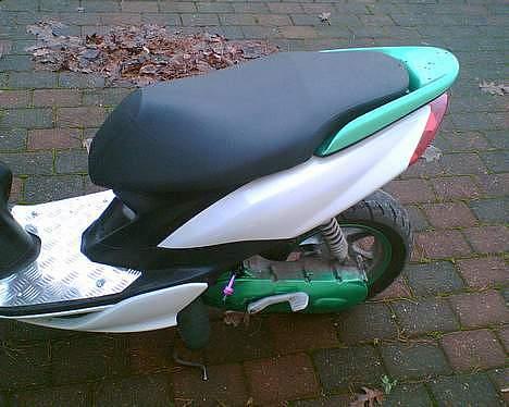 Yamaha JOG R -byttet til JOG FS - sæde og dørk plade billede 5
