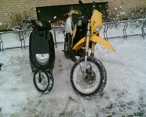 Suzuki SMX Hirtshals <'3  - Min Fætter´s jog og min Suzuki Forfra :D billede 6