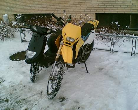 Suzuki SMX Hirtshals <'3  - Min Fætter´s jog og min Suzuki Fra Højre side :P billede 8